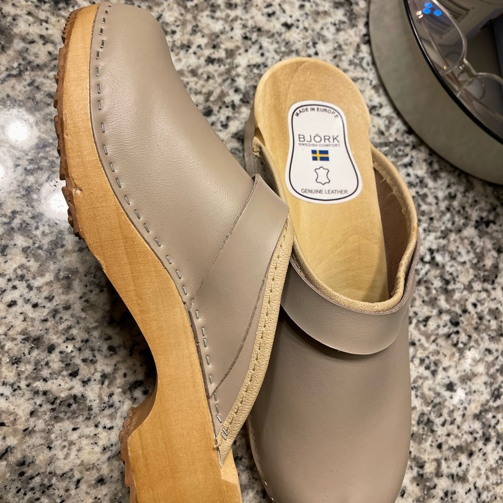 Genuine Leather Clogs - Picture 3 of 4